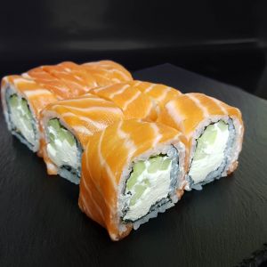 Филадельфия с лососем и огурцом (310грамм)