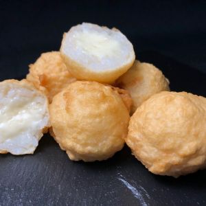 Онигири с моцареллой (130 грамм)