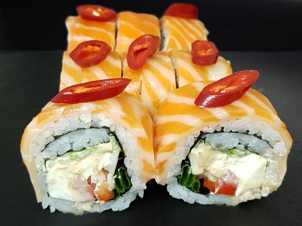 Филадельфия с лососем и спайси креветкой (290грамм)