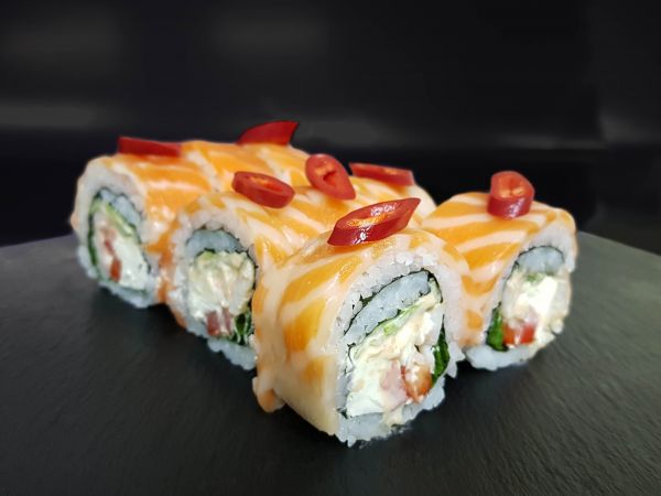 Филадельфия с лососем и спайси креветкой (290грамм)