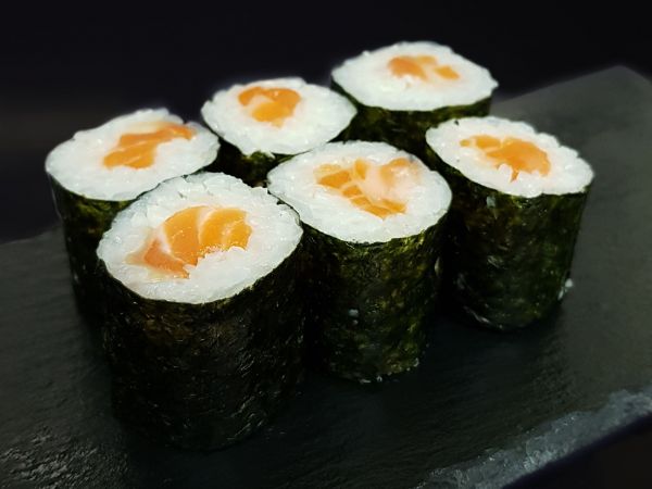 Маки с лососем (120грамм)