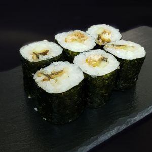 Маки с угрем и огурцом (120грамм)
