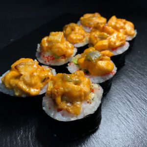 Запеченный ролл с угрем и лососем (320 грамм)