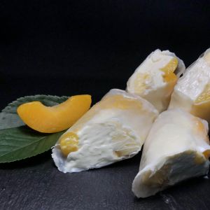 Ролл с персиком и бананом